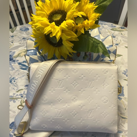 No Label Handbags - White Crossbody Bag with Gold Accents